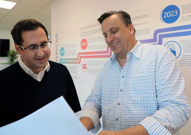 Interview mit Karl Gerber und Markus Schindler, <br/> Step Ahead GmbH 1 Markus Schindler (links) im Gespräch mit Karl Gerber