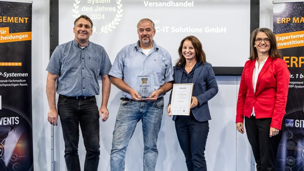 Thorben Jensen (Head of Cloud- and Managed Services), Dirk Petersen (GF, CTO), Nicole Wehner (GF, CMO), Prof. Dr. Hanna Theuer (Jurymitglied)