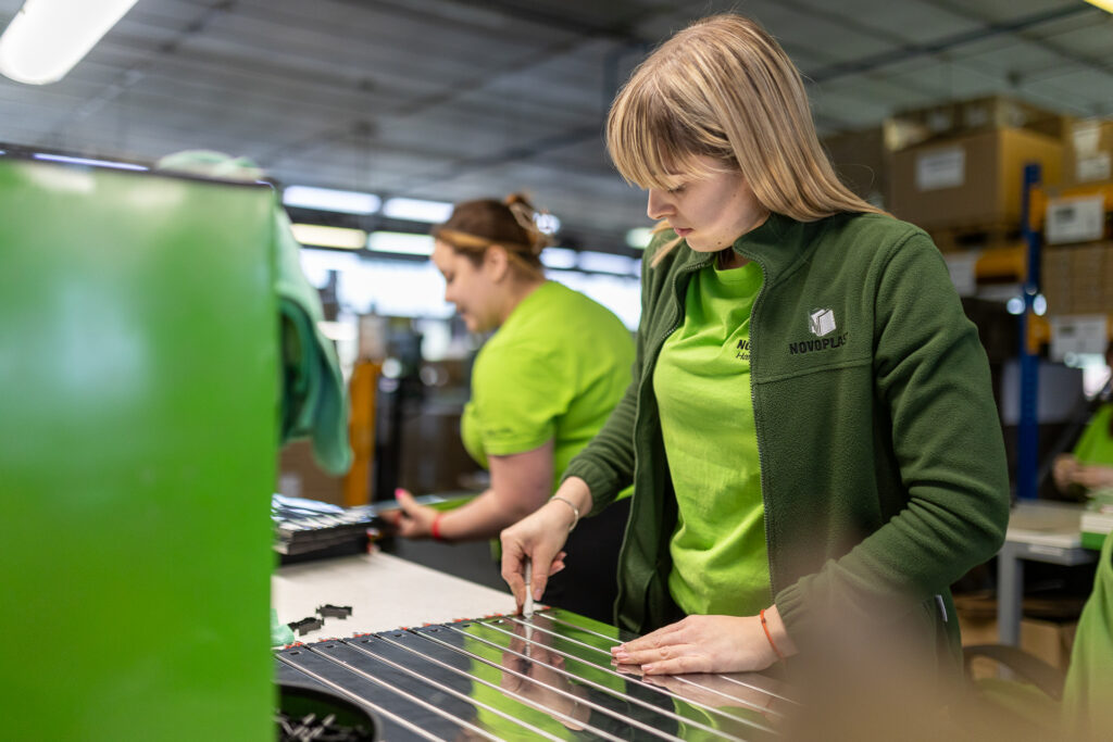 NOVOPLAST AG: Innovation in der Kunststoffbranche 2 Novaplast AG