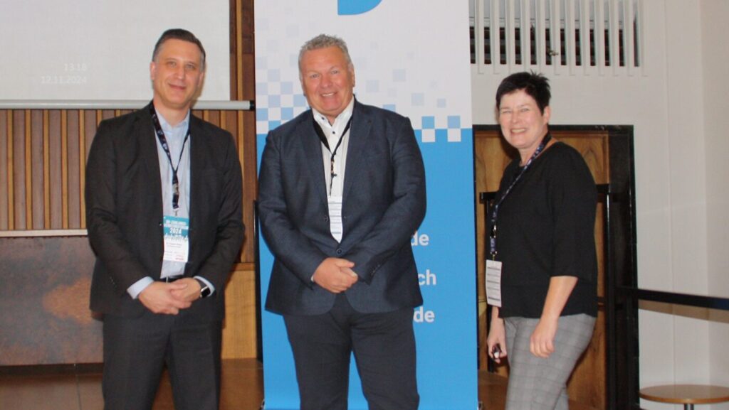 Von links: Dr. Stephan Weber, ibi research, Heinz Urban, S&N Invent, Dr. Anja Peters, ibi research. Quelle: ibi research