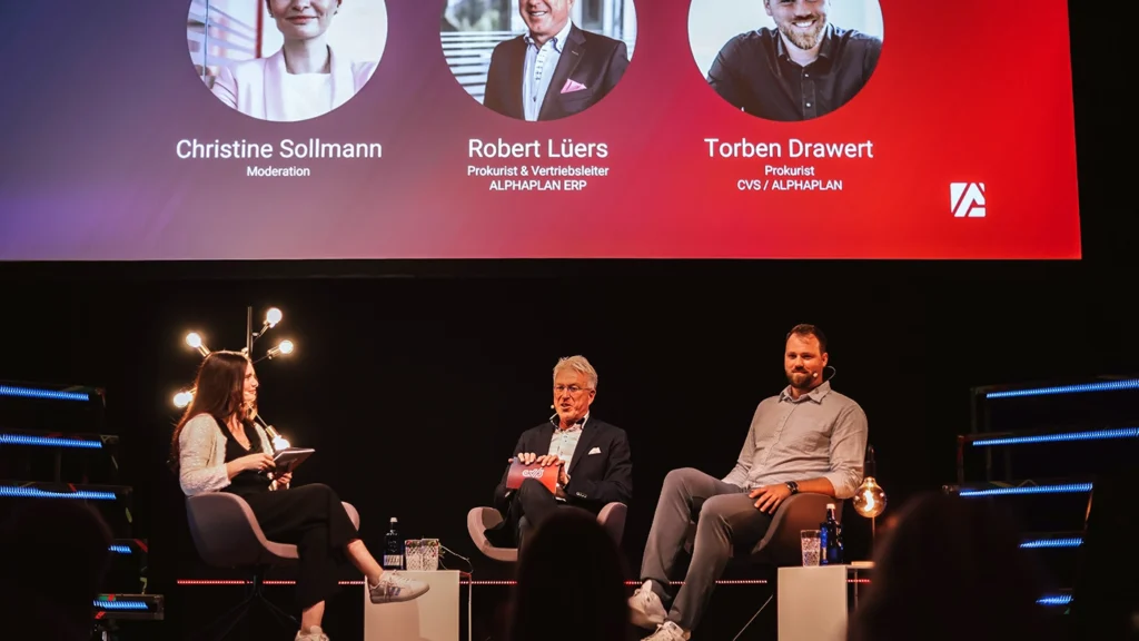 C. Sollmann, R. Lüers und T. Drawert unterhalten sich beim "CVS-Talk" über KI und Insights aus dem Unternehmen