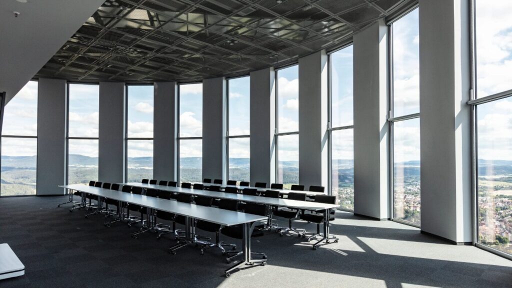 Neues Denken auf 246 Metern – Die ERP-Spezialisten von Ap-tean laden zum KI-Kundenevent in den Testturm Rottweil TK Elevator