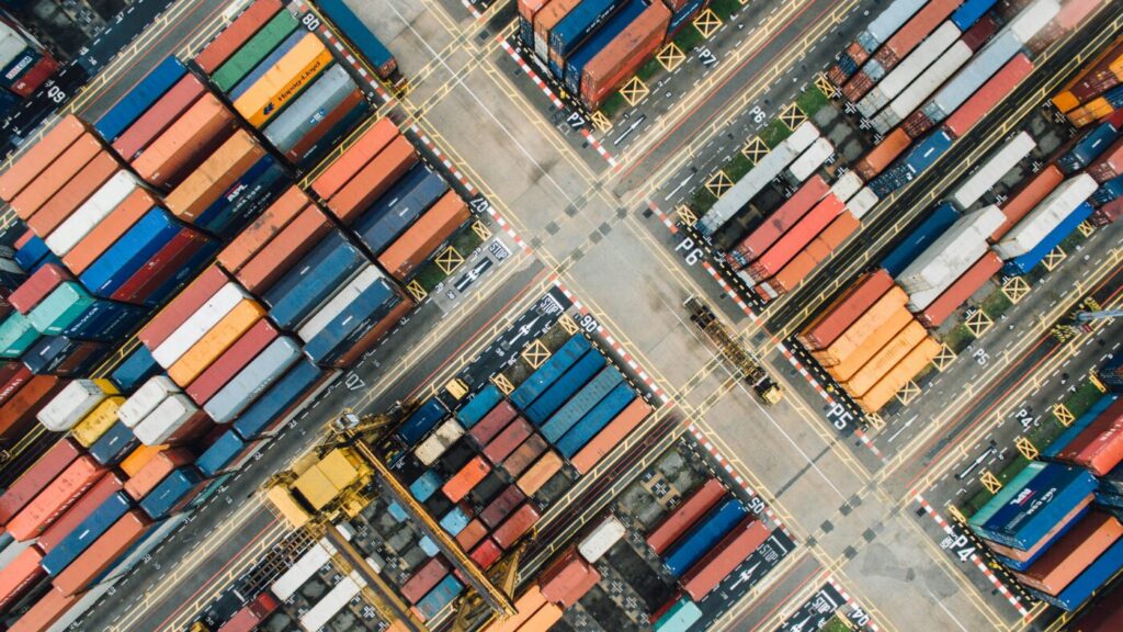 IFS integriert Softeon, um Warehouse Management und KI in der Lieferkette zu verbinden