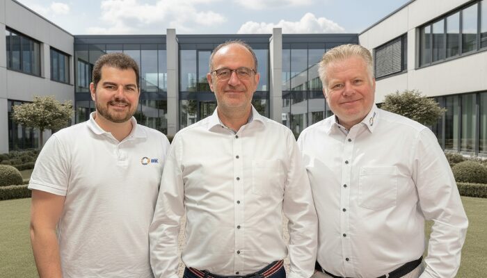 Der bisherige Geschäftsführer Thomas Schmidt (Mitte) mit seinen Nachfolgern Uwe Siegwart (links) und Christoph Schott (rechts) © Anwenderkreis Proalpha